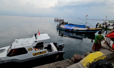Polres-Probolinggo-Kirim-Bantuan-Air-Mineral-ke-Warga-Pulau-Gili-Ketapang